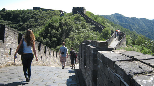 Blick auf der Chinesischen Mauer bei bestem Wetter